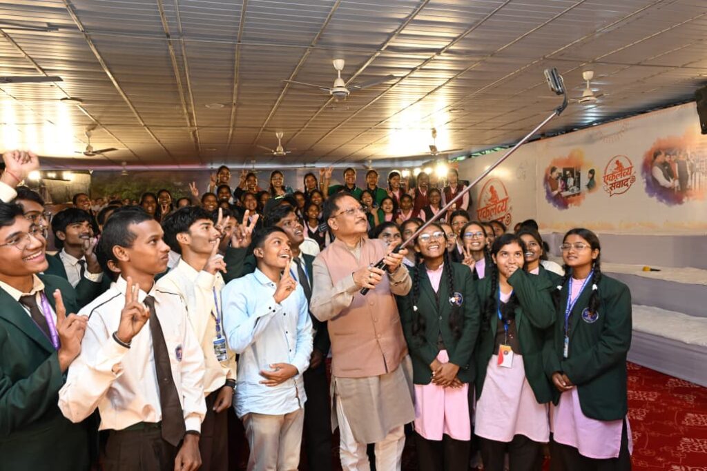 CM Vishnu Deo Sai: Chief Minister met successful NEET students from Eklavya schools.