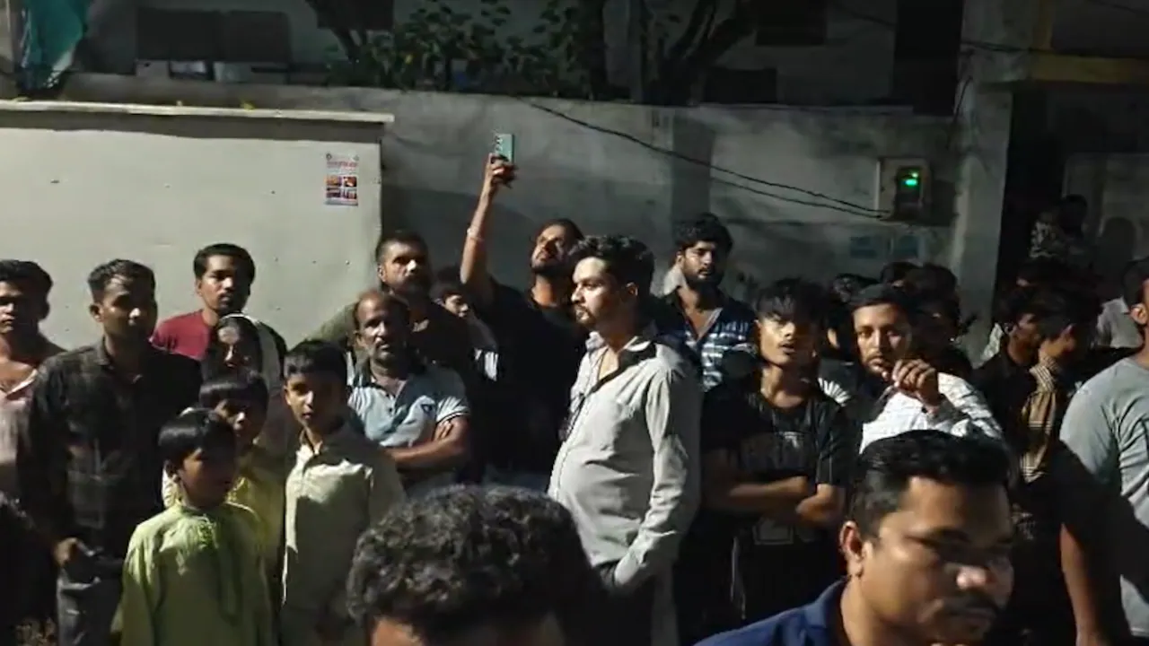 Suspicious deaths of five members of the same family in Raipur; bodies found in a locked house; police investigating.