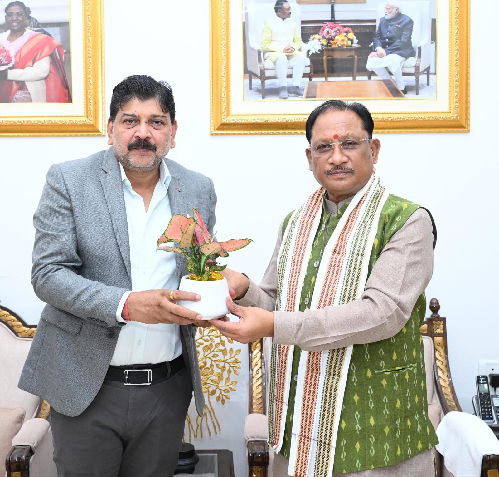Raipur Divisional Railway Manager (DRM) Dayanand paid a courtesy call on Chief Minister Vishnu Deo Sai