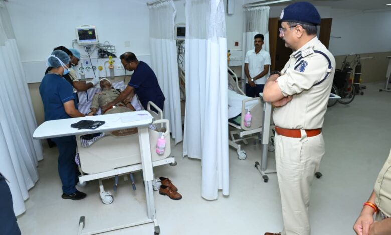Raipur: Disturbance at rally, 16 police personnel injured; Police Commissioner visits hospital