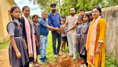 Bagless Day in Surajpur: 500 schools to get fresh food from nutrition gardens; children planted trees under the 'One Tree in Mother's Name' initiative.