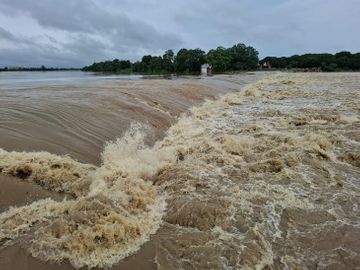 CG Rain Alert: Flood-like conditions in several districts; bridge collapses; Mahanadi river in spate.