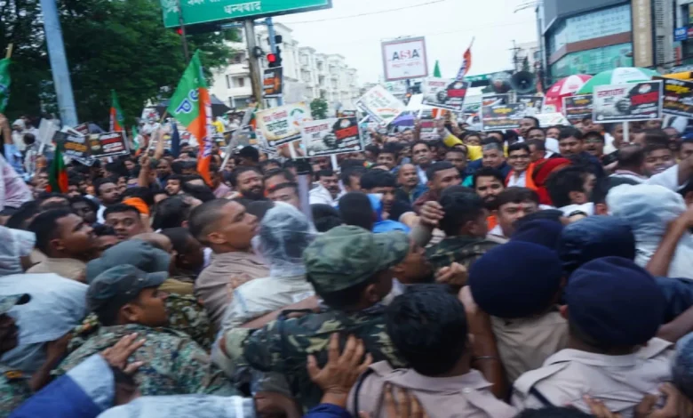 CG News: BJP-Congress clash in Raipur; FIR registered against several individuals, including 12 Congress leaders.