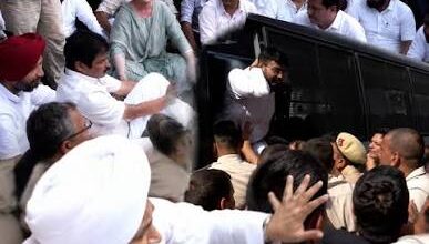 BREAKING: Rahul and Priyanka sit on the road outside the PM's residence; Congress MPs being detained.
