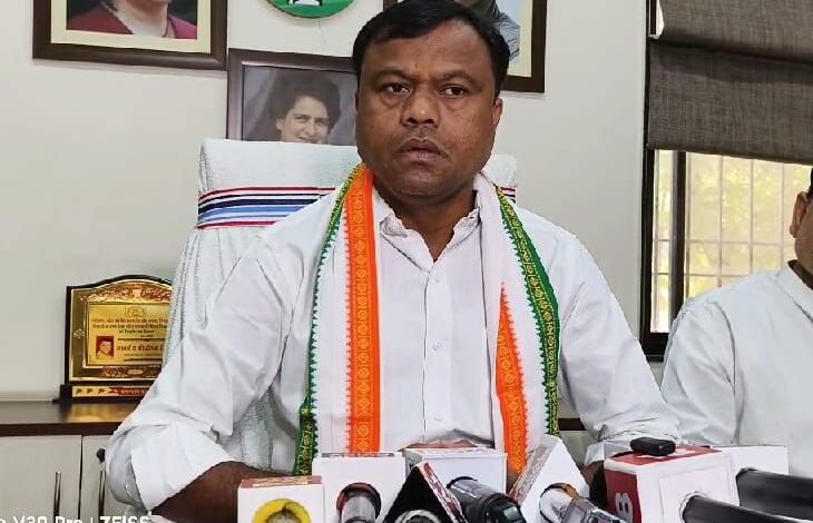 Congress sit-in called off following police assurance.