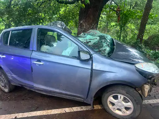 Havoc caused by speeding in Bhilai: Car crashes into a tree; two youths died on the spot.