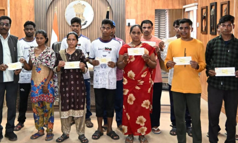 50 youths abandon violence for the path of development; incentive amount of ₹70.68 lakh sanctioned in Narayanpur.