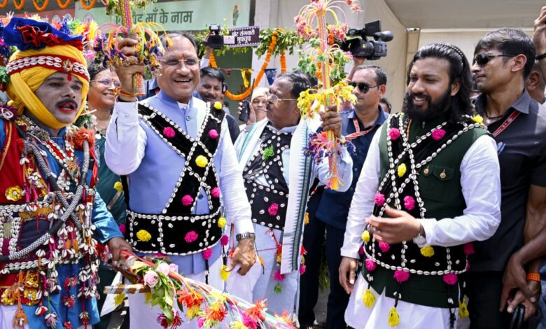 From the fields and threshing grounds to folk songs—the essence of Chhattisgarh's soil was palpable at the Chief Minister's residence during the Hareli festival.
