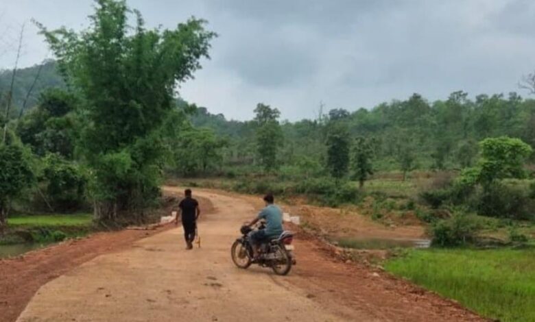 अबुझमाड़ में पगडंडी से पक्की सड़क तक का सफर, पीएम जनमन से झारावाही-हत्लानार की बदली तस्वीर