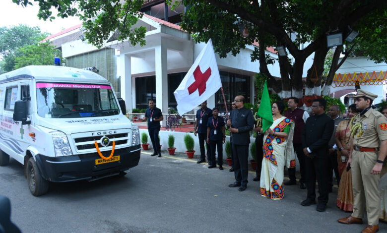 Governor's major move on Independence Day: 6 mobile ambulances dispatched to 3 districts, including Jashpur.