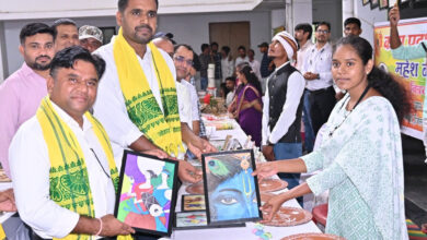 Traditional skills to gain access to a major market; fair for tribal artisans in Dhamtari.