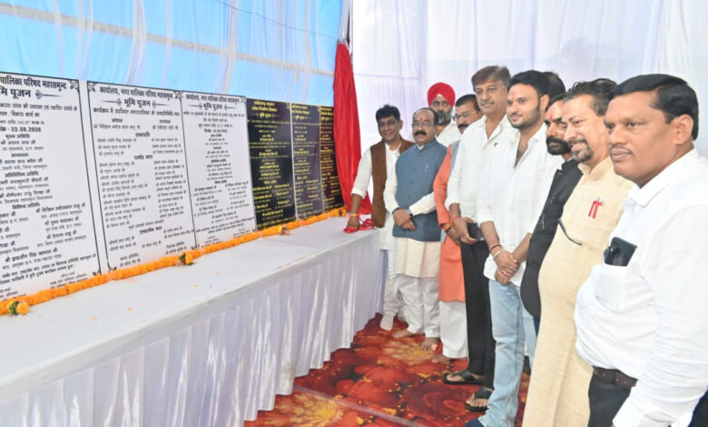 New pace of development: Arun Sao performs the groundbreaking ceremony for projects worth ₹31.60 crore.