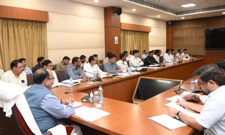 Arun Sao takes a tough stance on incomplete development works; orders issuance of notices to contractors and agencies.