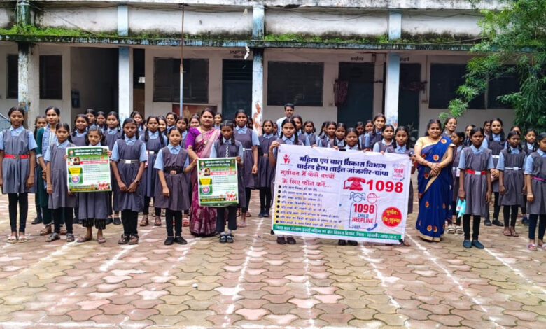 Child safety campaign in Janjgir-Champa schools; children informed about the benefits of the 1098 helpline.