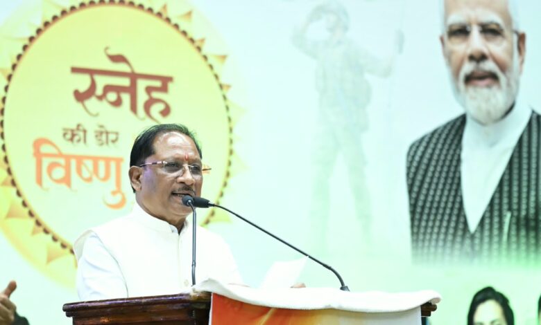 Wife of martyred SI Yugal Kishore Verma ties Rakhi to CM Sai; Chief Minister gets emotional.