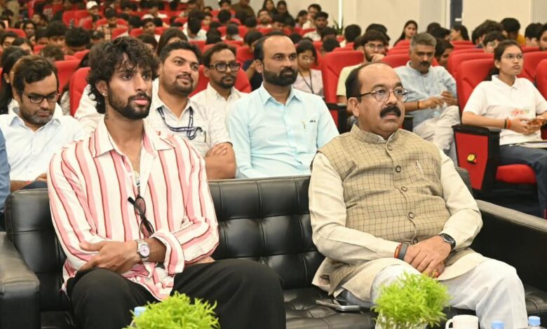 Over 8 lakh youths participated in the Khelo India dialogue; a special event was also held in Raipur.