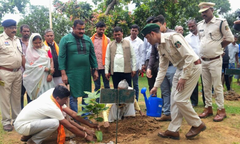 A sapling planted in the name of 'Mother': Chhattisgarh takes a major step towards greenery.