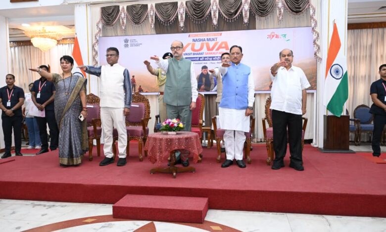 Message of a drug-free India from Lok Bhawan; Governor and Chief Minister administer pledge to the youth.