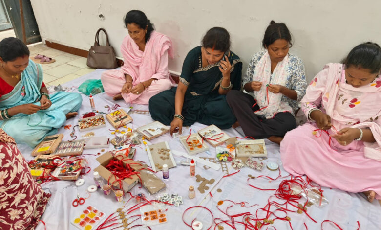 https://cgmetro.in/rakhis-adorned-with-paddy-rice-and-resindidis-showcase-their-craftsmanship/
