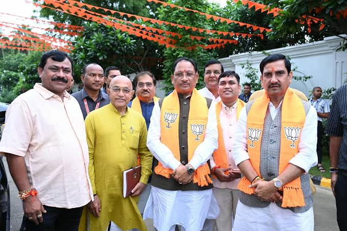 Senior BJP leaders, including Vishnu Deo Sai, participated; discussion held on the ‘Seva Sankalp Abhiyan’.