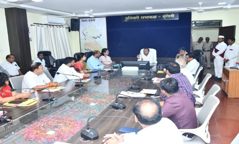 Amrit Vikas Topno, the new collector of Mungeli, assumed charge and conducted a surprise inspection immediately after taking charge.