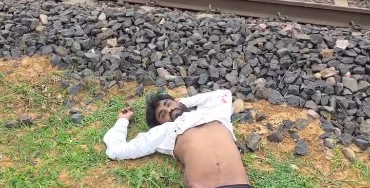 Young man's body found on railway track; suspected to have fallen from a Jabalpur-bound train.