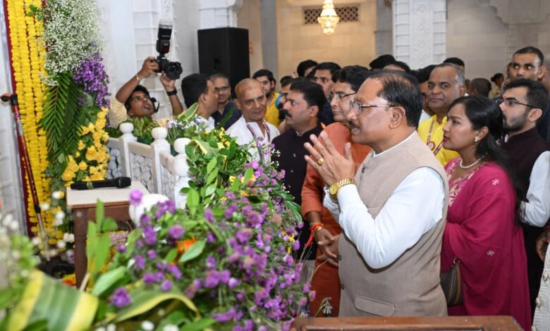 Raipur Immersed in Krishna's Spirit: CM Vishnu Deo Sai Chants the 'Mahamantra' with Devotees at Janmashtami Festival