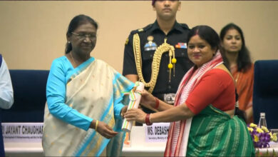 vPresident Droupadi Murmu presented the National Teachers' Award to Sunita Yadav from Sarangarh-Bilaigarh.