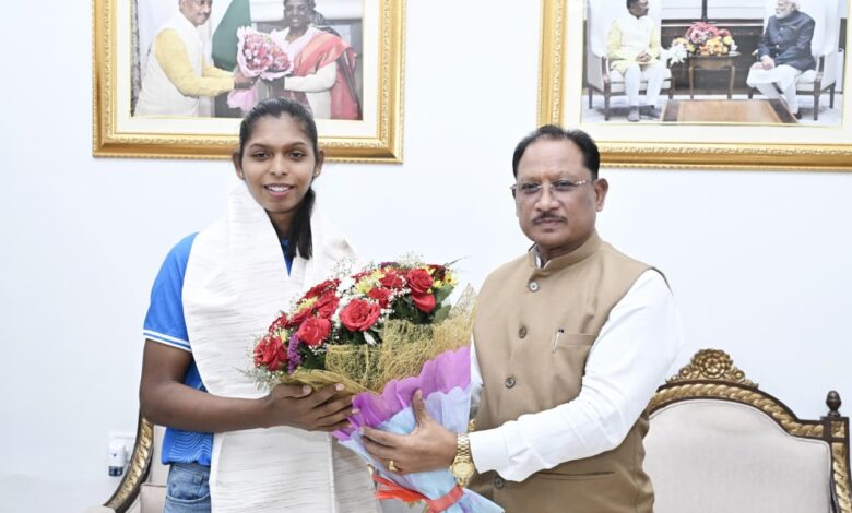 CM Sai met Asian Games gold medalist Sanju Devi; announced an incentive of ₹51 lakh.