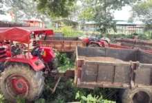 Administration intensifies crackdown on illegal mining in Chhattisgarh; 5 tractors seized while transporting sand.