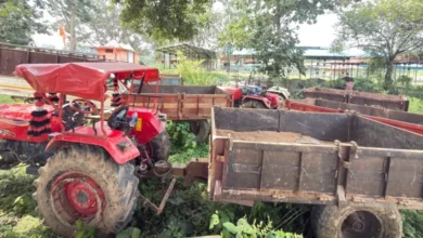 Administration intensifies crackdown on illegal mining in Chhattisgarh; 5 tractors seized while transporting sand.