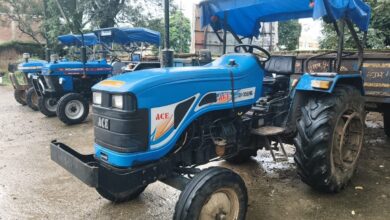 CM Helpline prompts action; 8 tractors seized for illegal mineral transport.