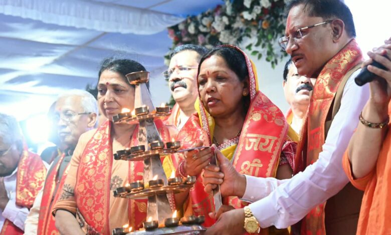 'Deepotsav' held in Raipur on PM Modi's 76th birthday; CM Vishnu Deo Sai performed the Maha Aarti.