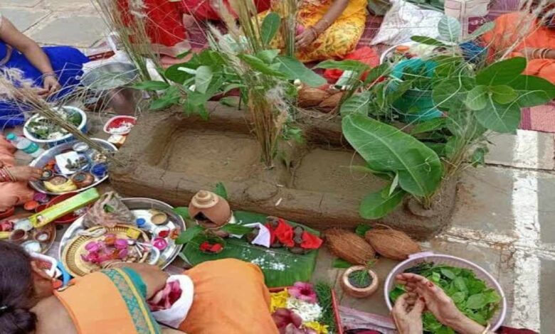 Kamar Chhath 2026: Yellow paste is applied to children's backs; learn about the belief.