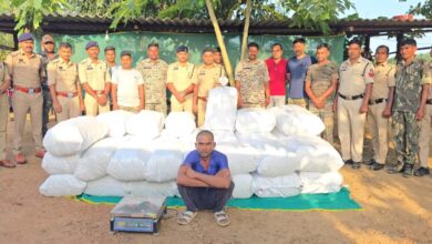 Cannabis worth crores was hidden beneath empty bottles; Jashpur police apprehended the smuggler along with the truck.