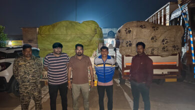 Administration takes strict stance ahead of paddy procurement; two vehicles transporting paddy from Jharkhand seized
