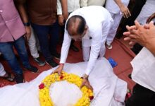 Chief Minister Sai bids final farewell to MLA Domanlal Korsewada; those present become emotional.