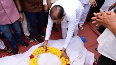 Chief Minister Sai bids final farewell to MLA Domanlal Korsewada; those present become emotional.