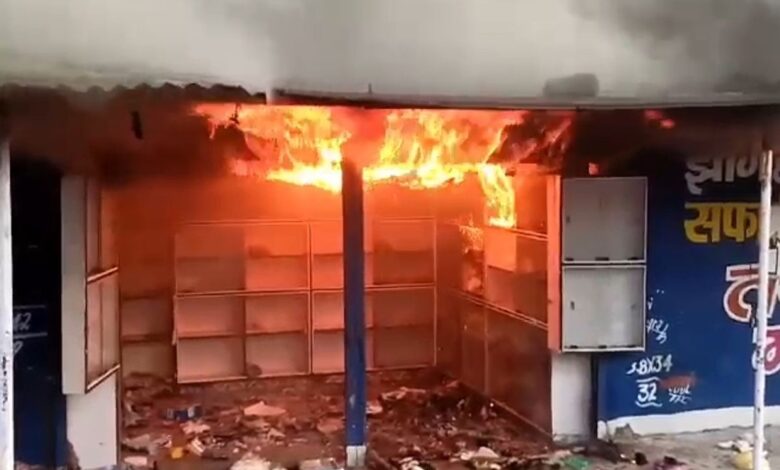 Fire at Physics Wallah coaching center in Bhilai; major tragedy averted thanks to the quick thinking of staff.