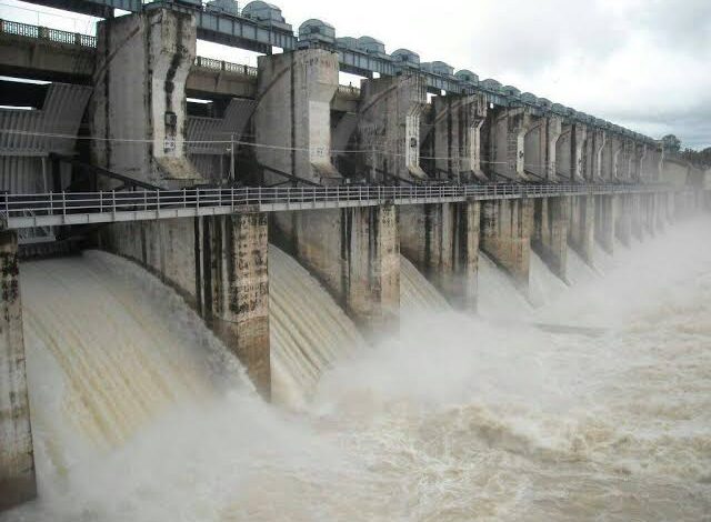 धमतरी में गंगरेल बांध के डूब प्रभावित जोगीडीह गांव के विस्थापितों के भूमि आवंटन और पुनर्वास मामलों की जांच शुरू।