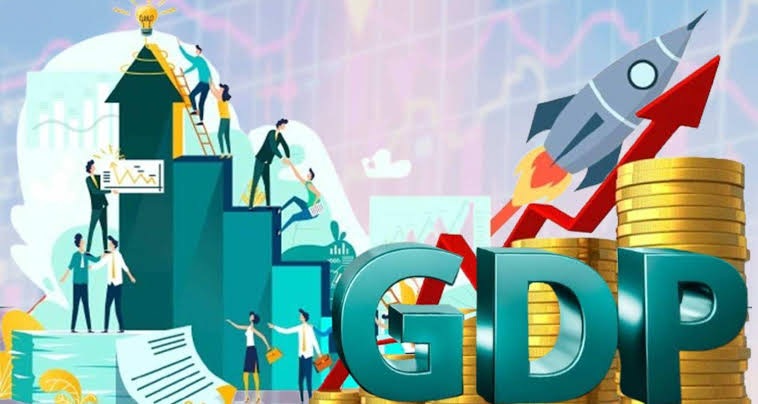IMF के अनुमान के मुताबिक भारत की आर्थिक विकास दर 2026 और 2027 में 7% रह सकती है।